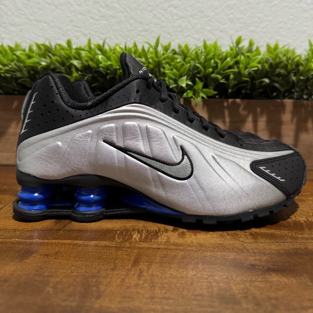 Nike Shox R4 Black Metallic Silver Racer Blue AR3565-006 Women’s Size 7.5